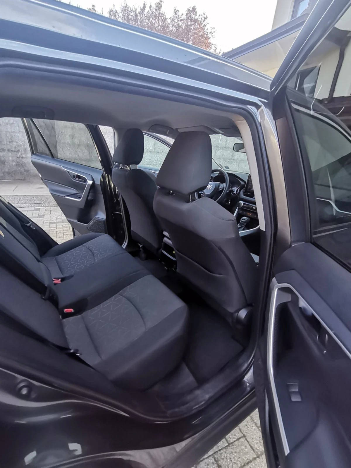 Toyota Rav4 2, 5 Hybrid, снимка 14 - Автомобили и джипове - 54714392