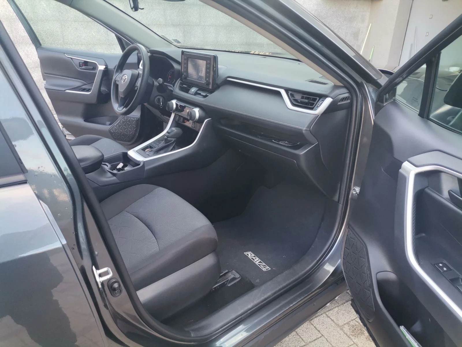 Toyota Rav4 2, 5 Hybrid, снимка 9 - Автомобили и джипове - 54714392