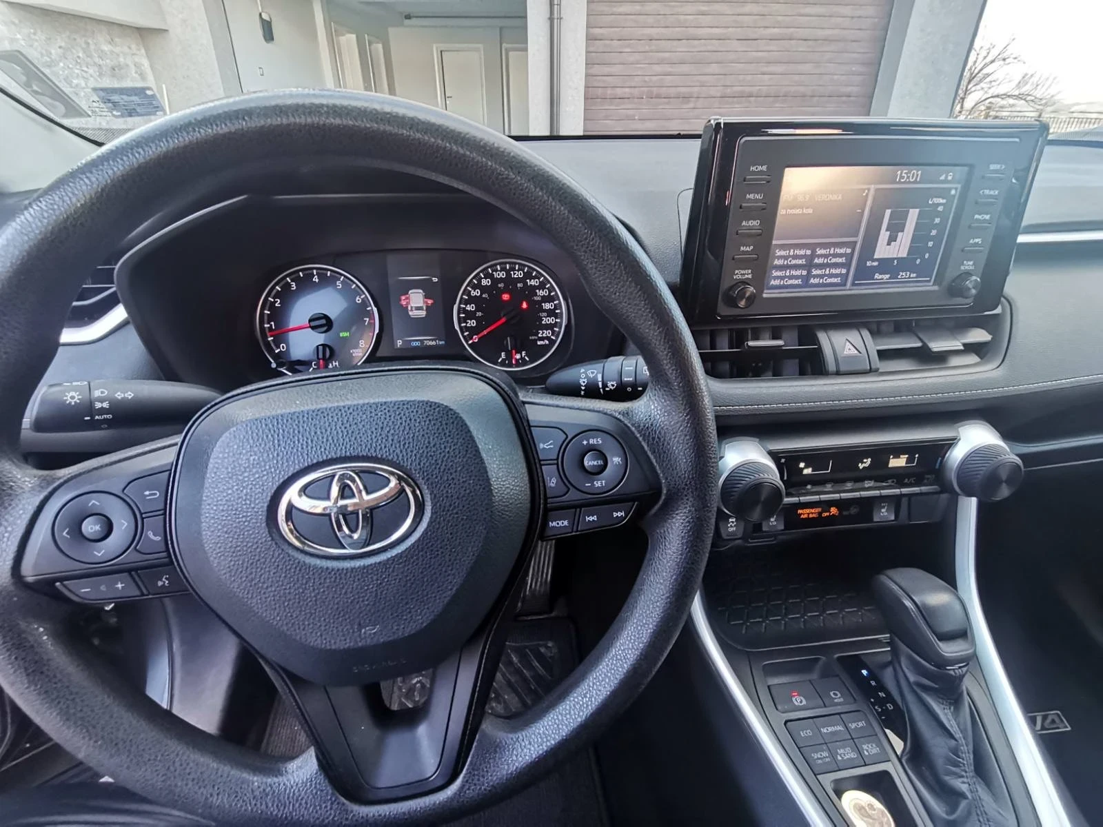 Toyota Rav4 2, 5 Hybrid, снимка 12 - Автомобили и джипове - 54714392