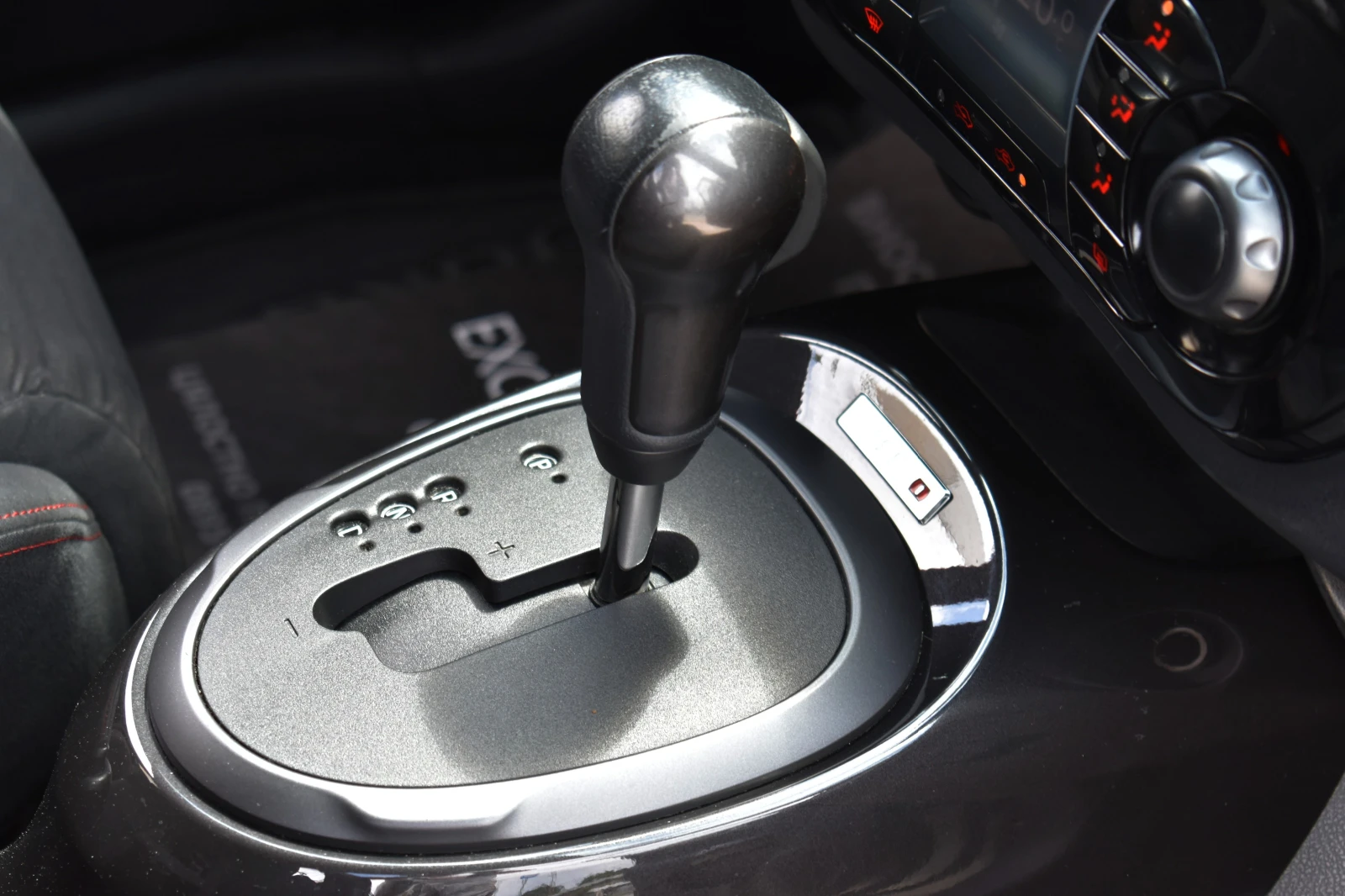 Nissan Juke 1.6Т* NISMO* ALCANTARA, снимка 12 - Автомобили и джипове - 55460160