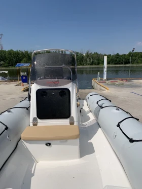 Надуваема лодка Bombard Sunrider 5.50, снимка 12
