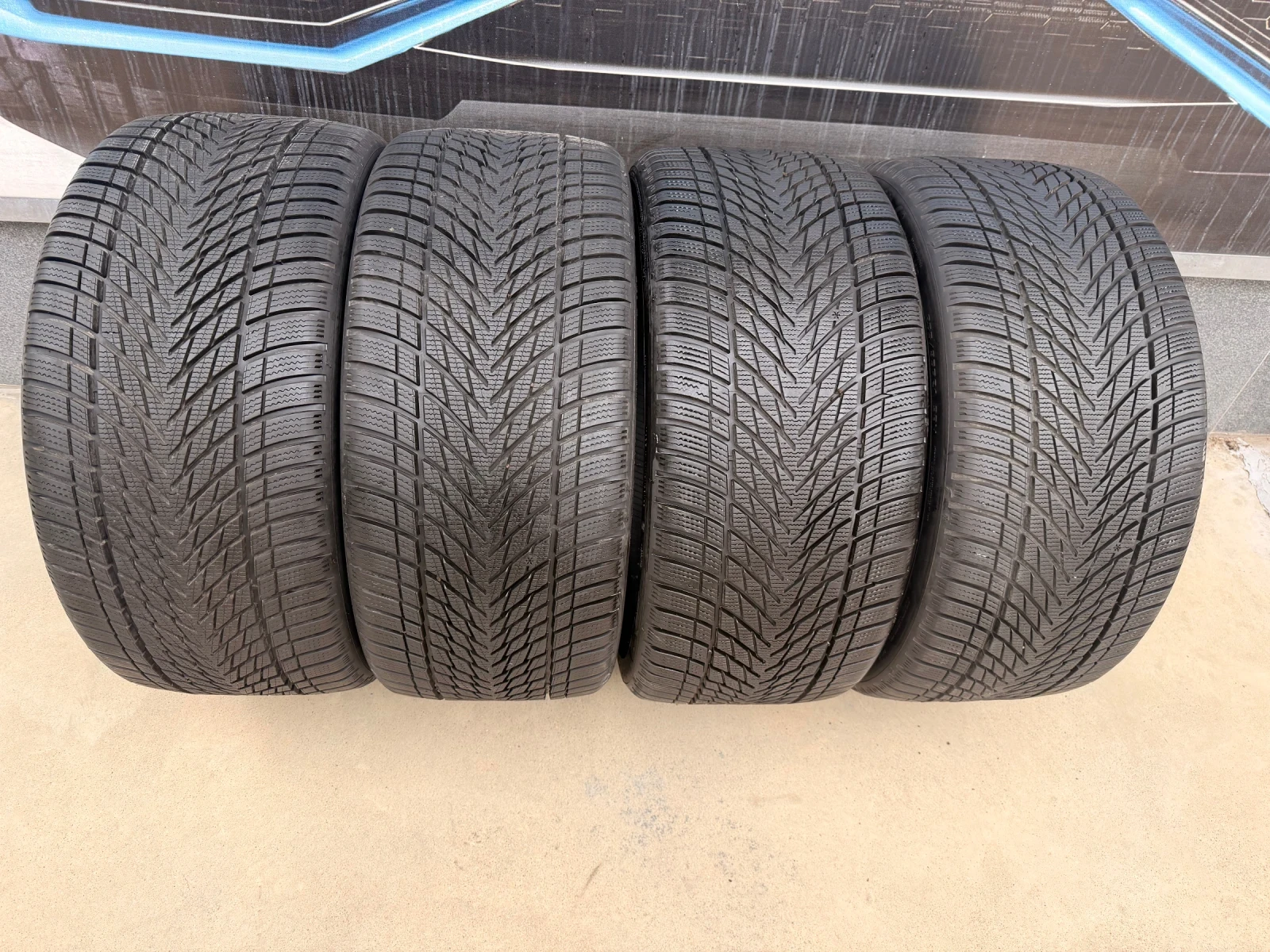 Гуми Зимни 255/35R21