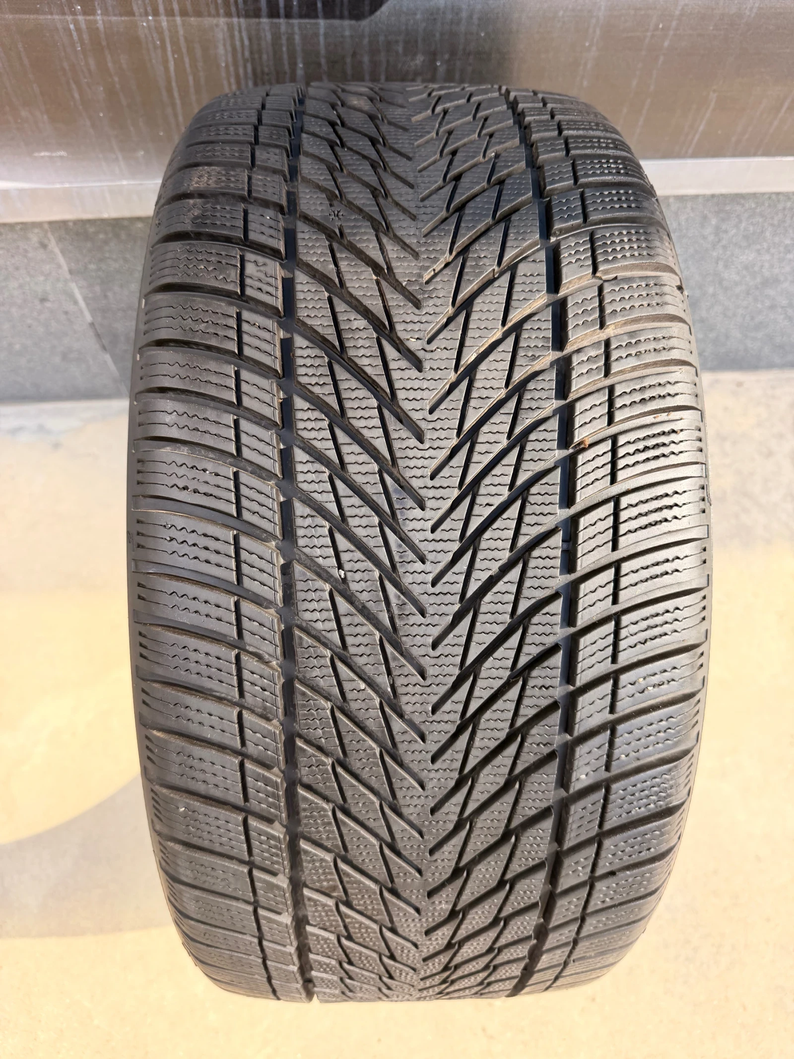 Гуми Зимни 255/35R21, снимка 11 - Гуми и джанти - 56097054