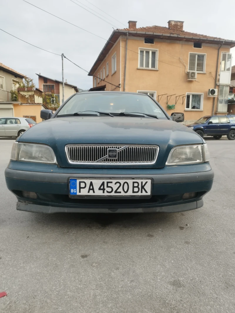 Volvo V40, снимка 1 - Автомобили и джипове - 48239570