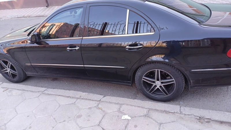 Mercedes-Benz E 320, снимка 9 - Автомобили и джипове - 48577559