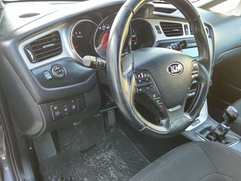 Kia Ceed 1.6crdi, снимка 13 - Автомобили и джипове - 50759939