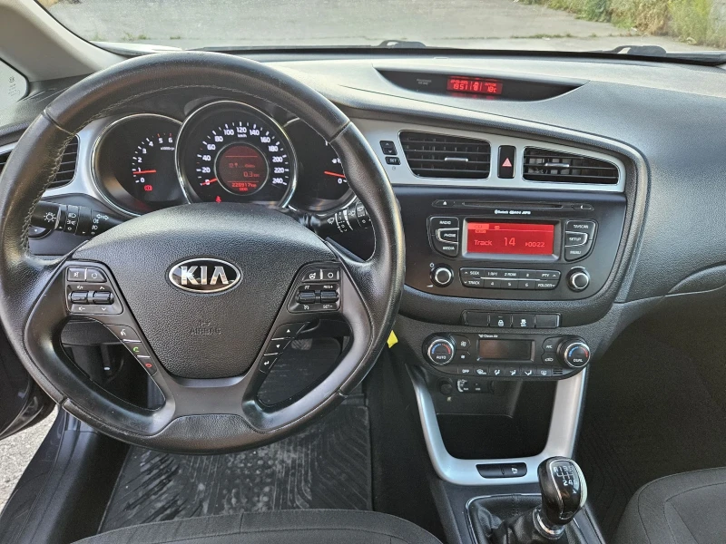 Kia Ceed 1.6crdi, снимка 14 - Автомобили и джипове - 50759939