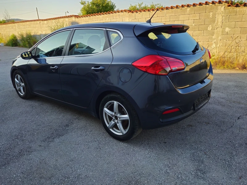 Kia Ceed 1.6crdi, снимка 3 - Автомобили и джипове - 50759939