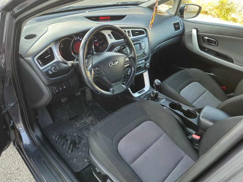 Kia Ceed 1.6crdi, снимка 7 - Автомобили и джипове - 50759939