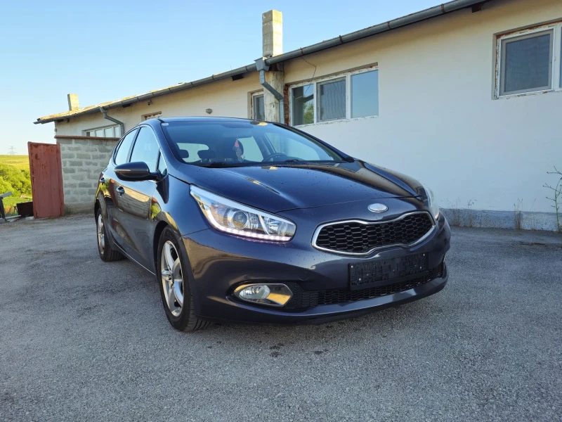 Kia Ceed 1.6crdi, снимка 2 - Автомобили и джипове - 50759939