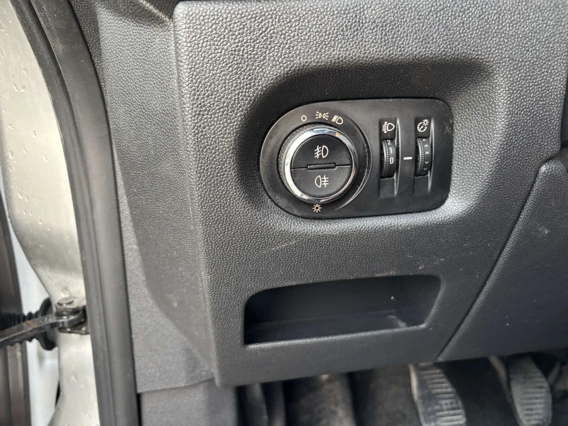 Opel Corsa 1.2 Gas, снимка 5 - Автомобили и джипове - 52968480