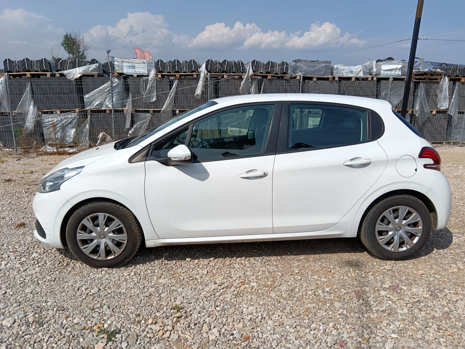 Peugeot 208 , 1, 6 EHDI - изображение 3