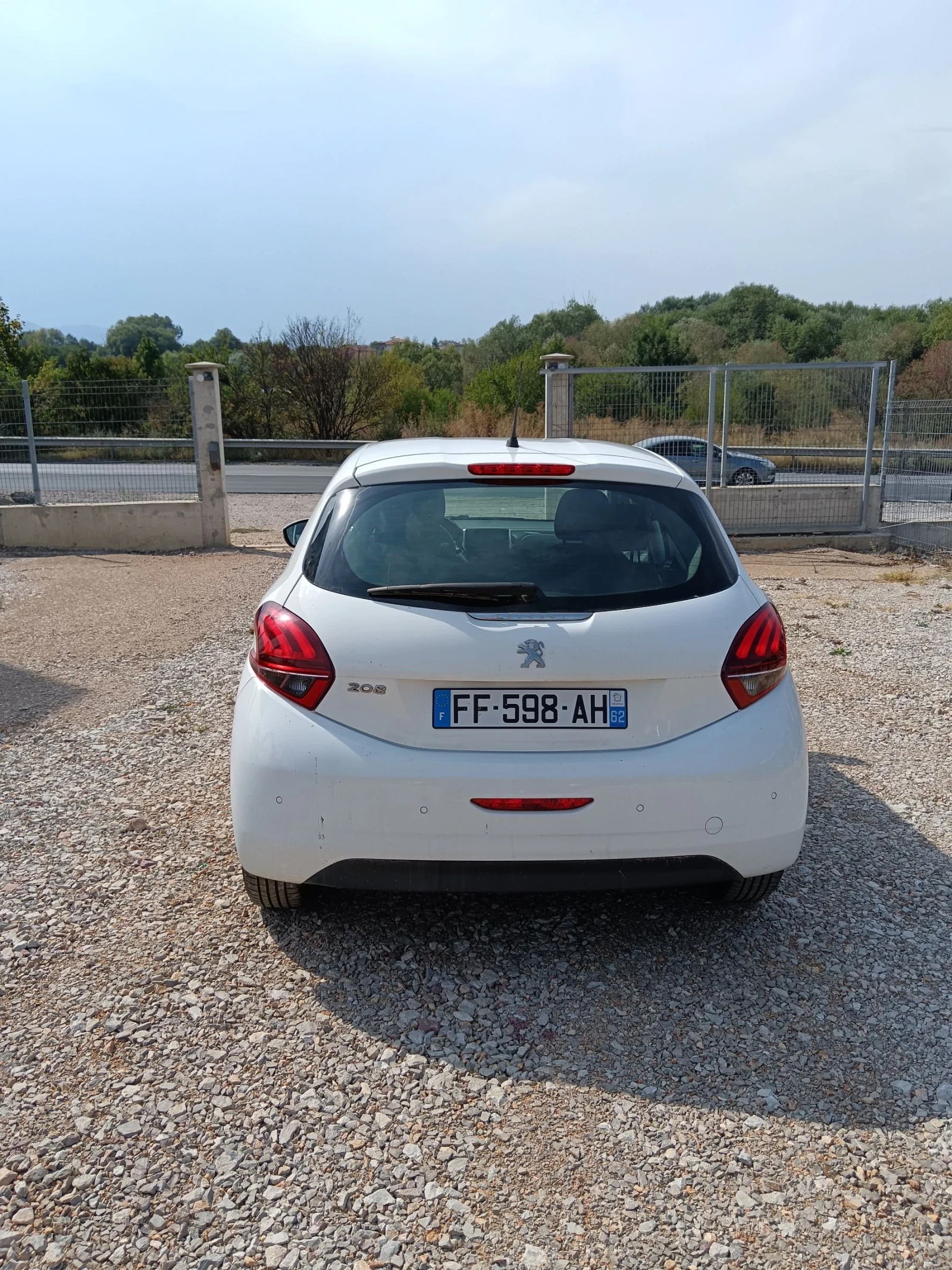 Peugeot 208 , 1, 6 EHDI - изображение 2