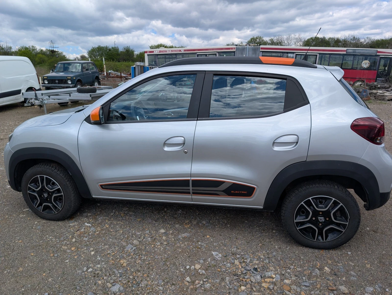 Dacia Spring, снимка 9 - Автомобили и джипове - 51845003