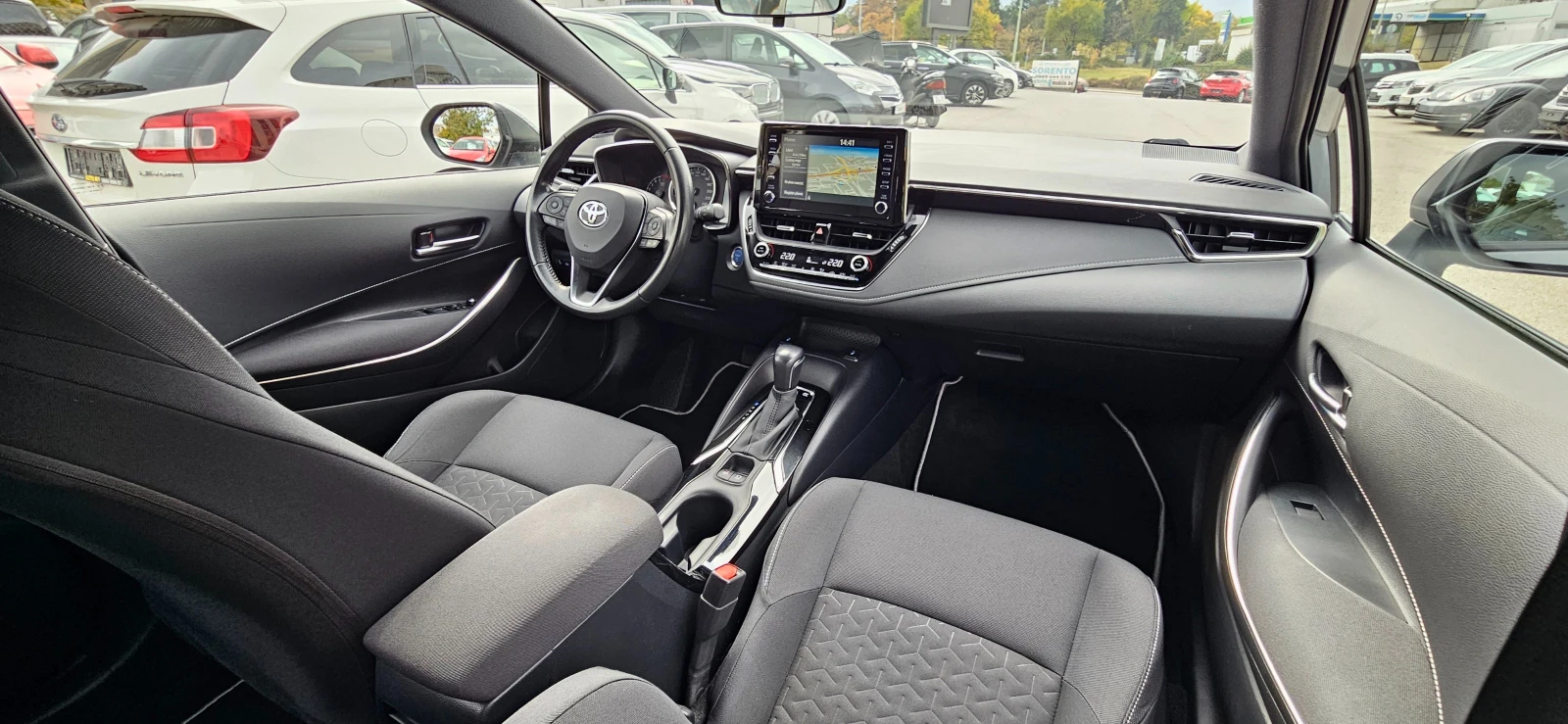 Toyota Corolla 1.8 Hybrid Touring Sports  Business Tech - изображение 7