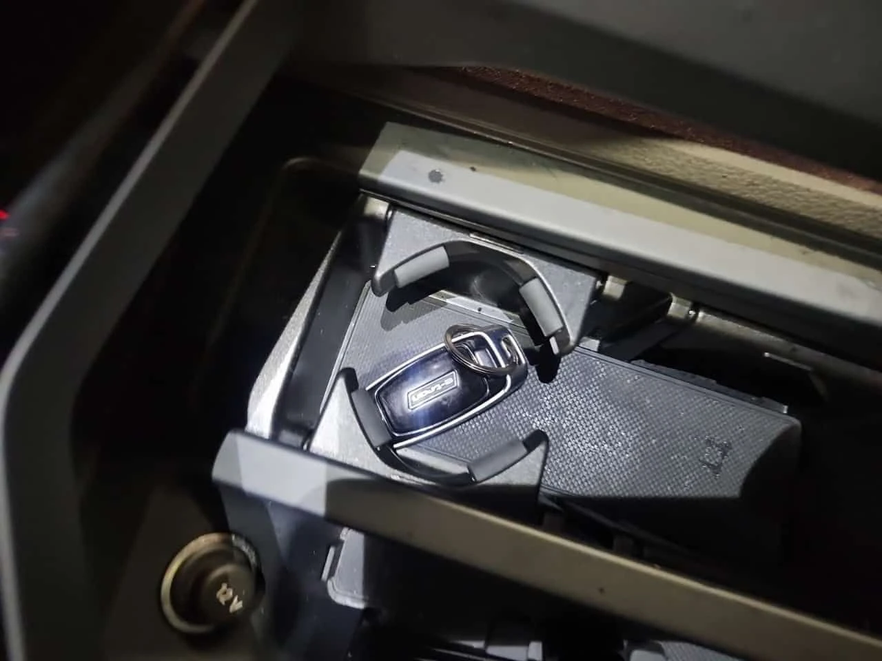 Audi E-Tron * PROGRESSIV * PANO * ОБДУХВАНЕ * ЛИЦЕНЗИРАН ДИЛЪР, снимка 8 - Автомобили и джипове - 54612106