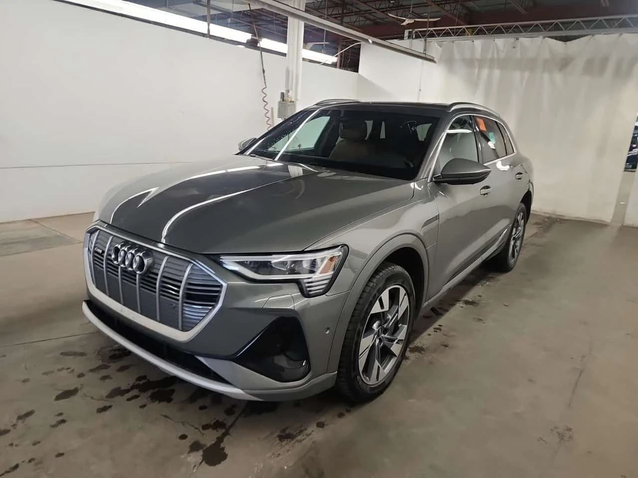 Audi E-Tron * PROGRESSIV * PANO * ОБДУХВАНЕ * ЛИЦЕНЗИРАН ДИЛЪР