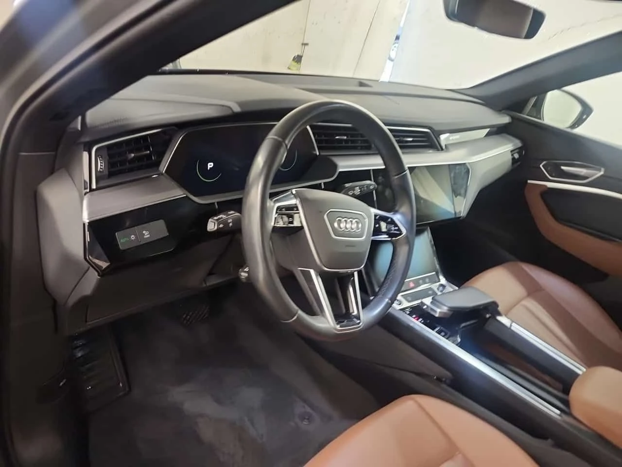 Audi E-Tron * PROGRESSIV * PANO * ОБДУХВАНЕ * ЛИЦЕНЗИРАН ДИЛЪР, снимка 10 - Автомобили и джипове - 54612106