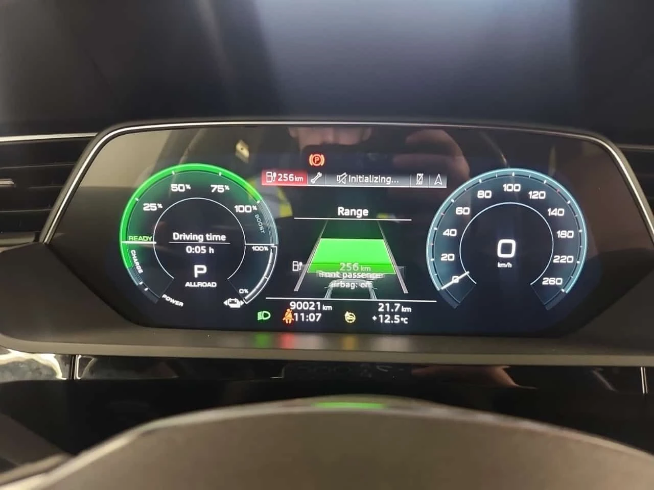 Audi E-Tron * PROGRESSIV * PANO * ОБДУХВАНЕ * ЛИЦЕНЗИРАН ДИЛЪР, снимка 9 - Автомобили и джипове - 54612106
