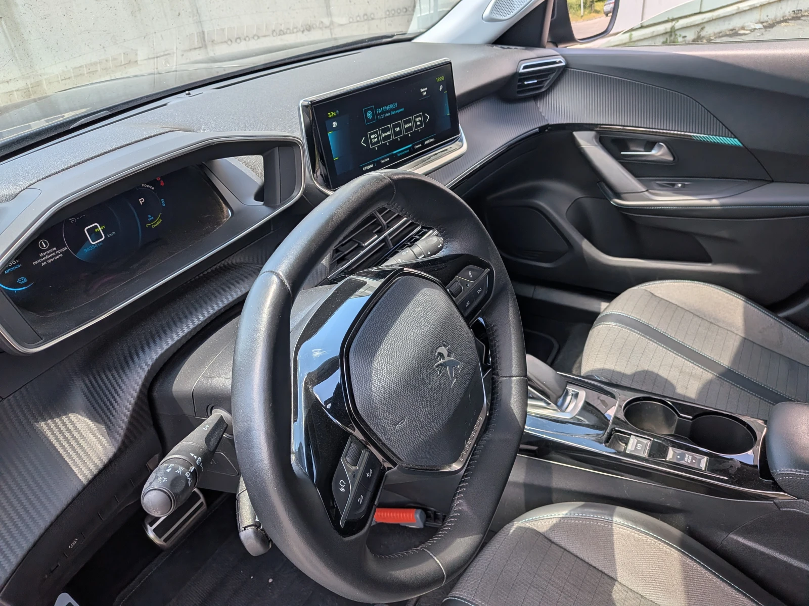 Peugeot 2008 e Allure, снимка 7 - Автомобили и джипове - 54917886