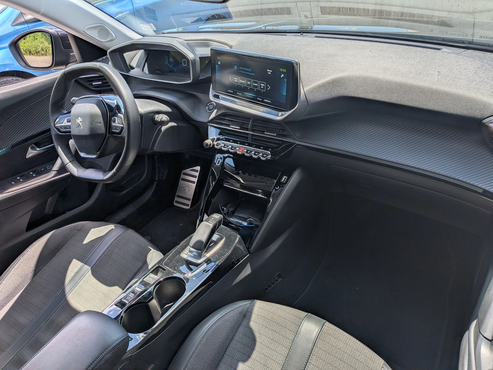 Peugeot 2008 e Allure, снимка 9 - Автомобили и джипове - 54917886