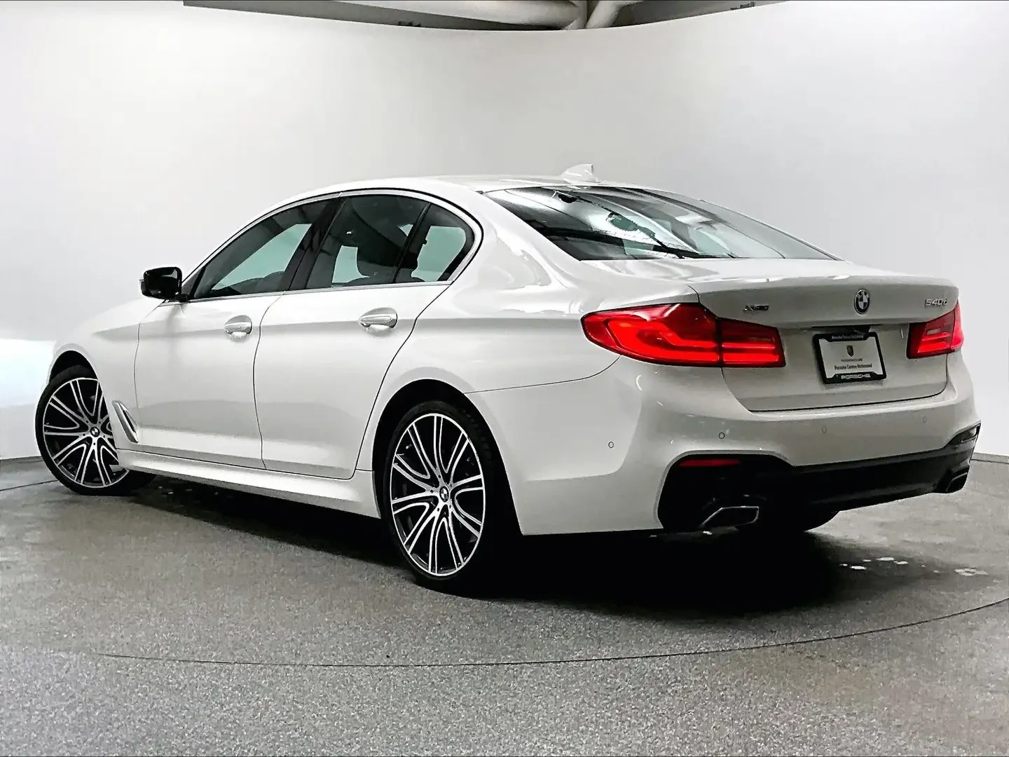 BMW 540 X-Drive* M-Pack* Harman Kardon, снимка 4 - Автомобили и джипове - 55145034