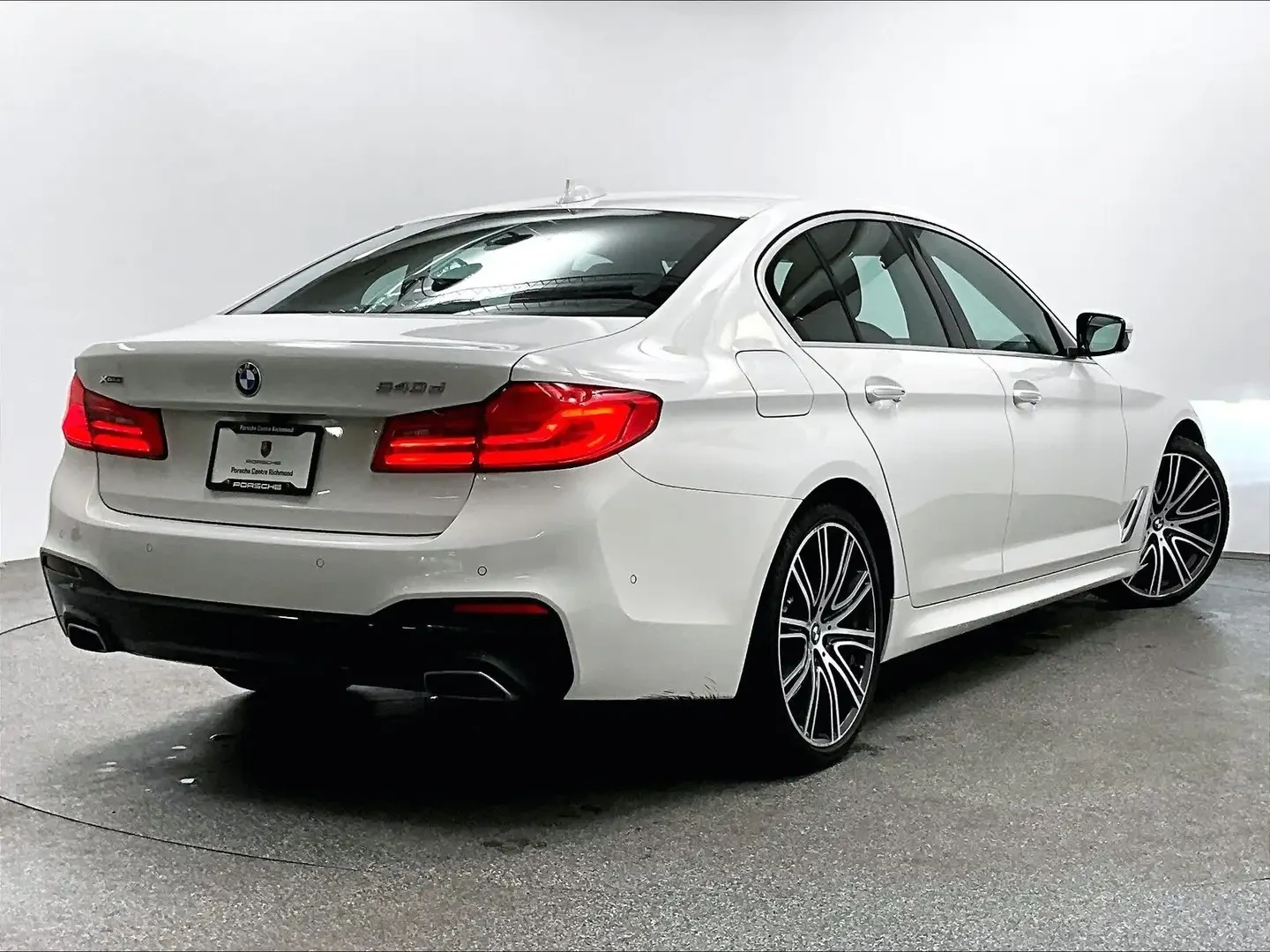 BMW 540 X-Drive* M-Pack* Harman Kardon, снимка 6 - Автомобили и джипове - 55145034