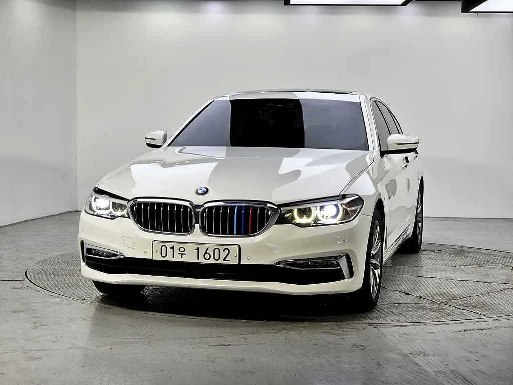 BMW 520 LUXURY PACK| HEAD UP| ШИБИДАХ| ПОДГРЕВ| КАМЕРИ| 3 , снимка 3 - Автомобили и джипове - 55321435