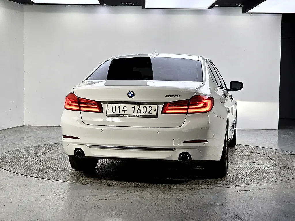 BMW 520 LUXURY PACK| HEAD UP| ШИБИДАХ| ПОДГРЕВ| КАМЕРИ| 3 , снимка 4 - Автомобили и джипове - 55321435
