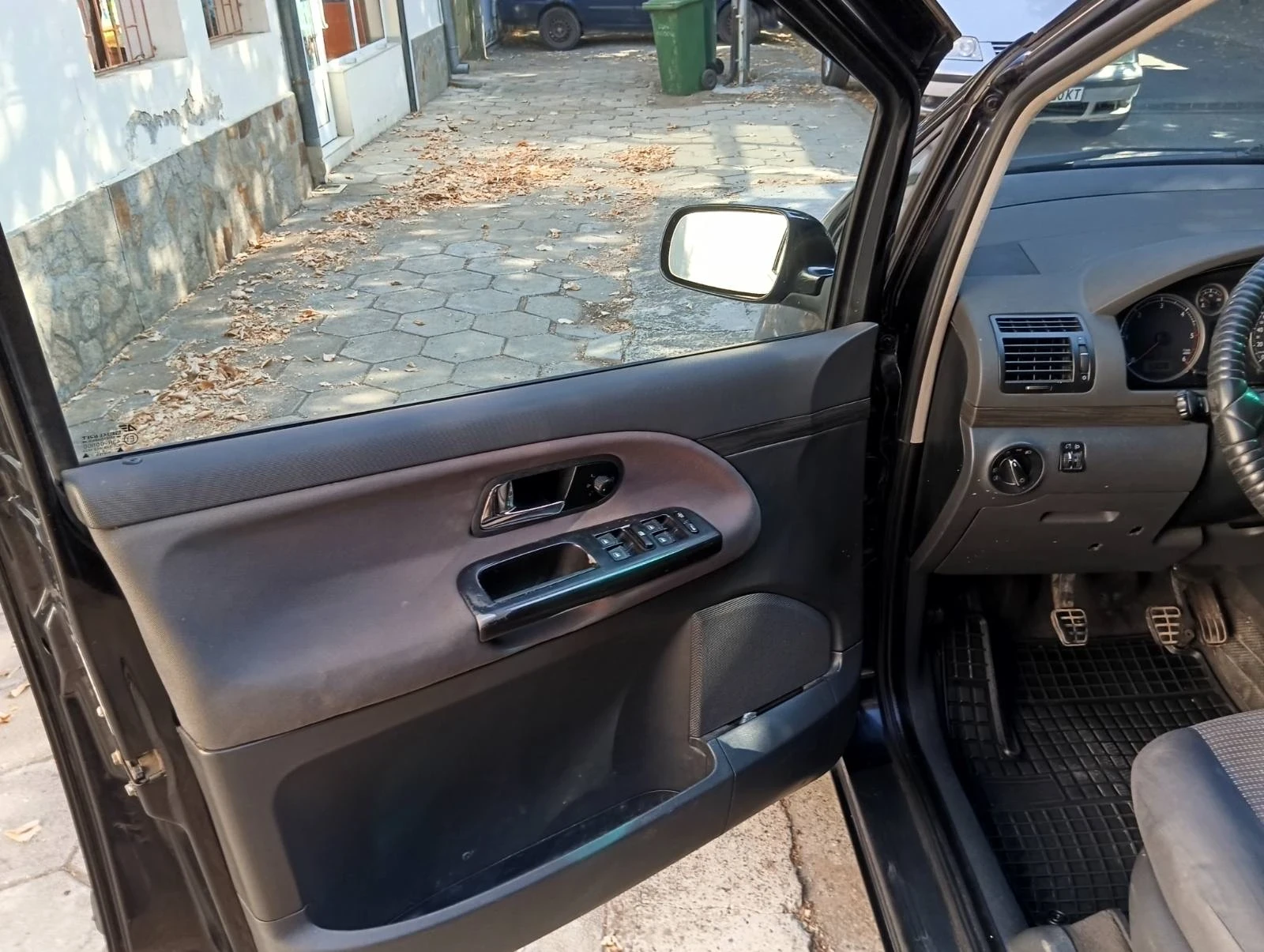 Seat Alhambra 1.9 TDI, снимка 9 - Автомобили и джипове - 55904122