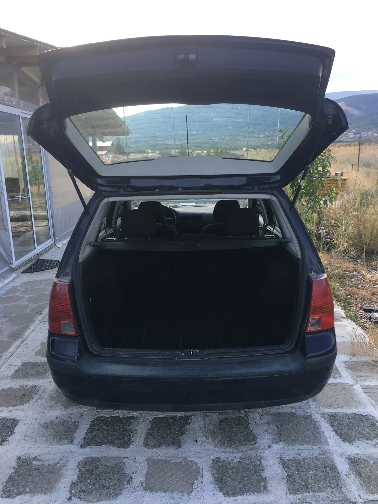VW Golf Комби, снимка 4 - Автомобили и джипове - 56166421
