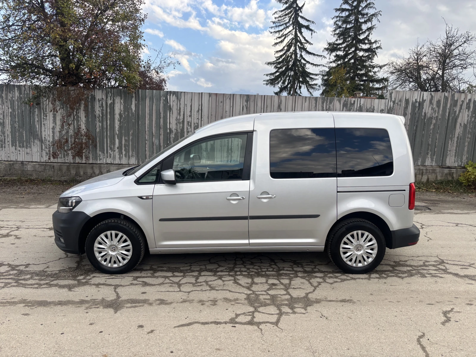 VW Caddy 2.0TDI с ДДС, снимка 12 - Автомобили и джипове - 56621509