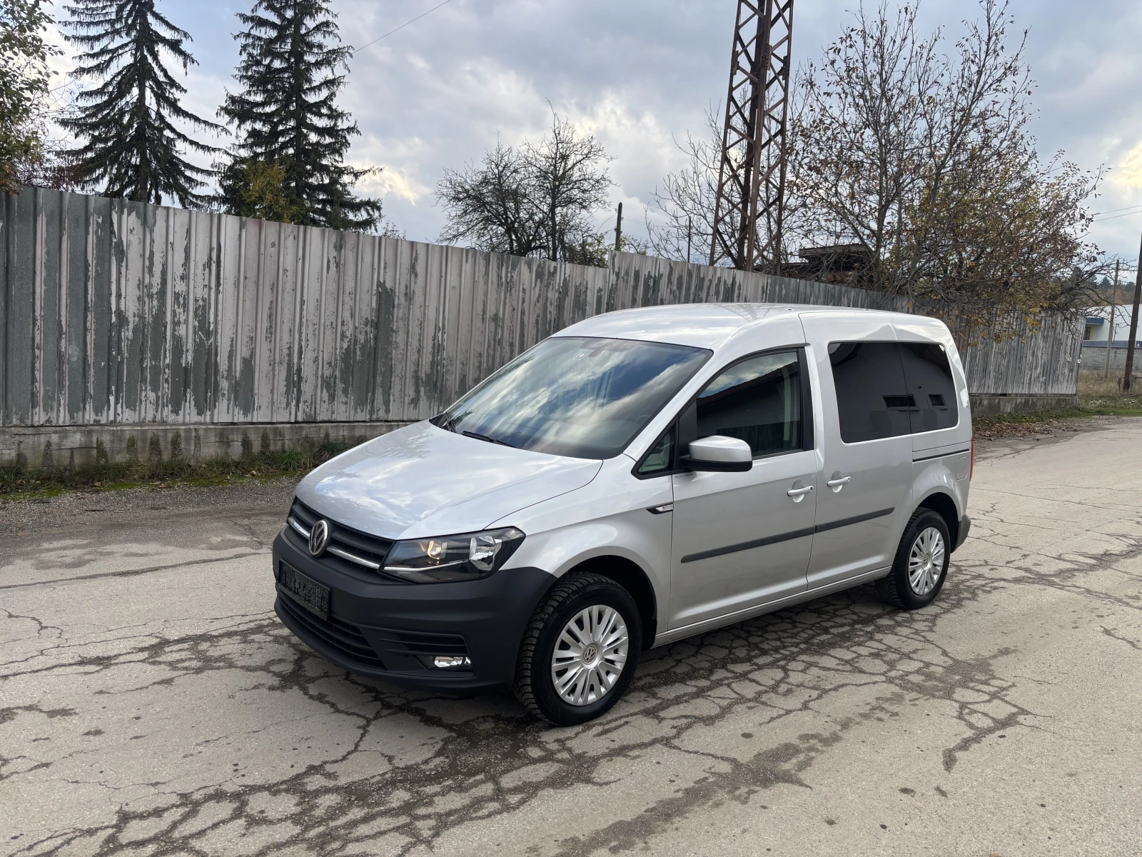 VW Caddy 2.0TDI с ДДС, снимка 11 - Автомобили и джипове - 56621509