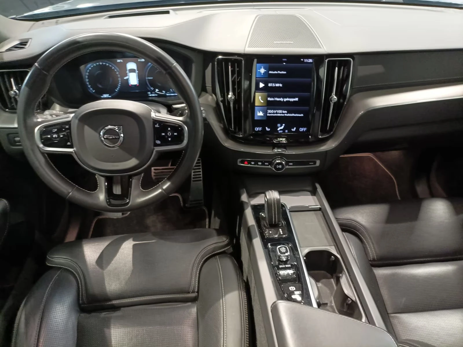 Volvo XC60 T6/TWIN-ENGINE/341HP/HUD/LED/NAVI/CAM/AHK/161g - изображение 7