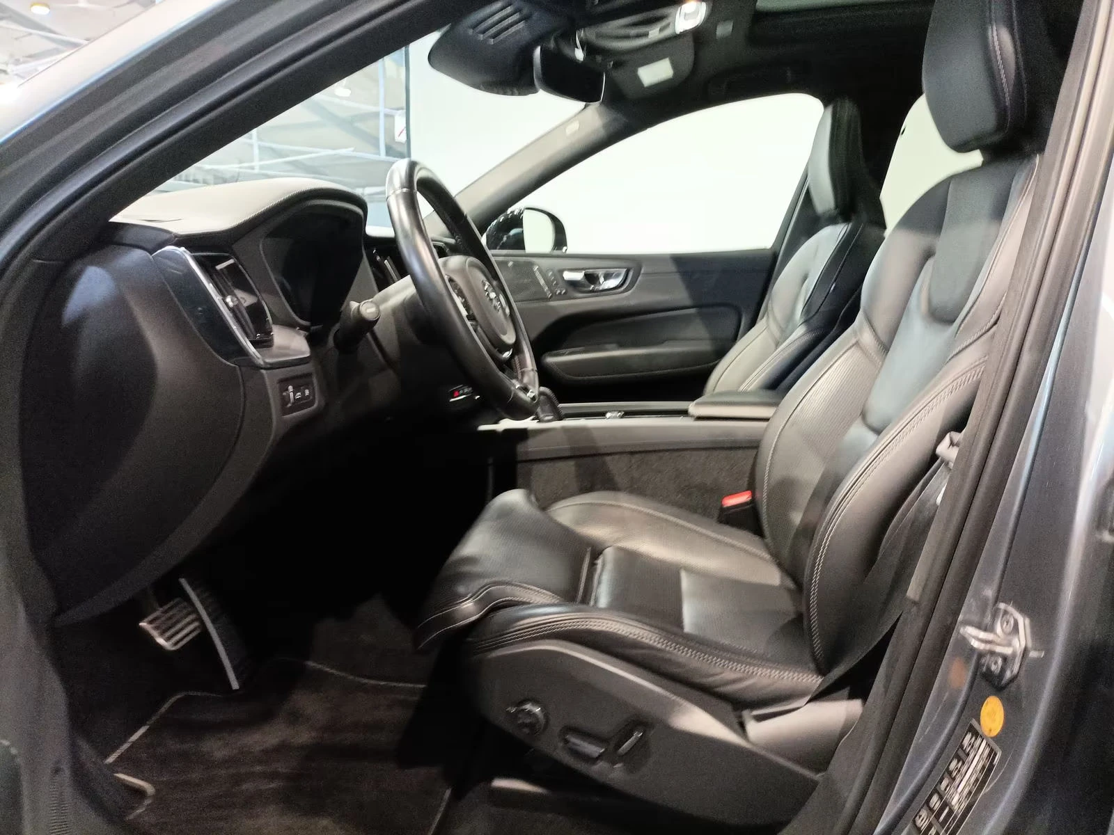 Volvo XC60 T6/TWIN-ENGINE/341HP/HUD/LED/NAVI/CAM/AHK/161g - изображение 6