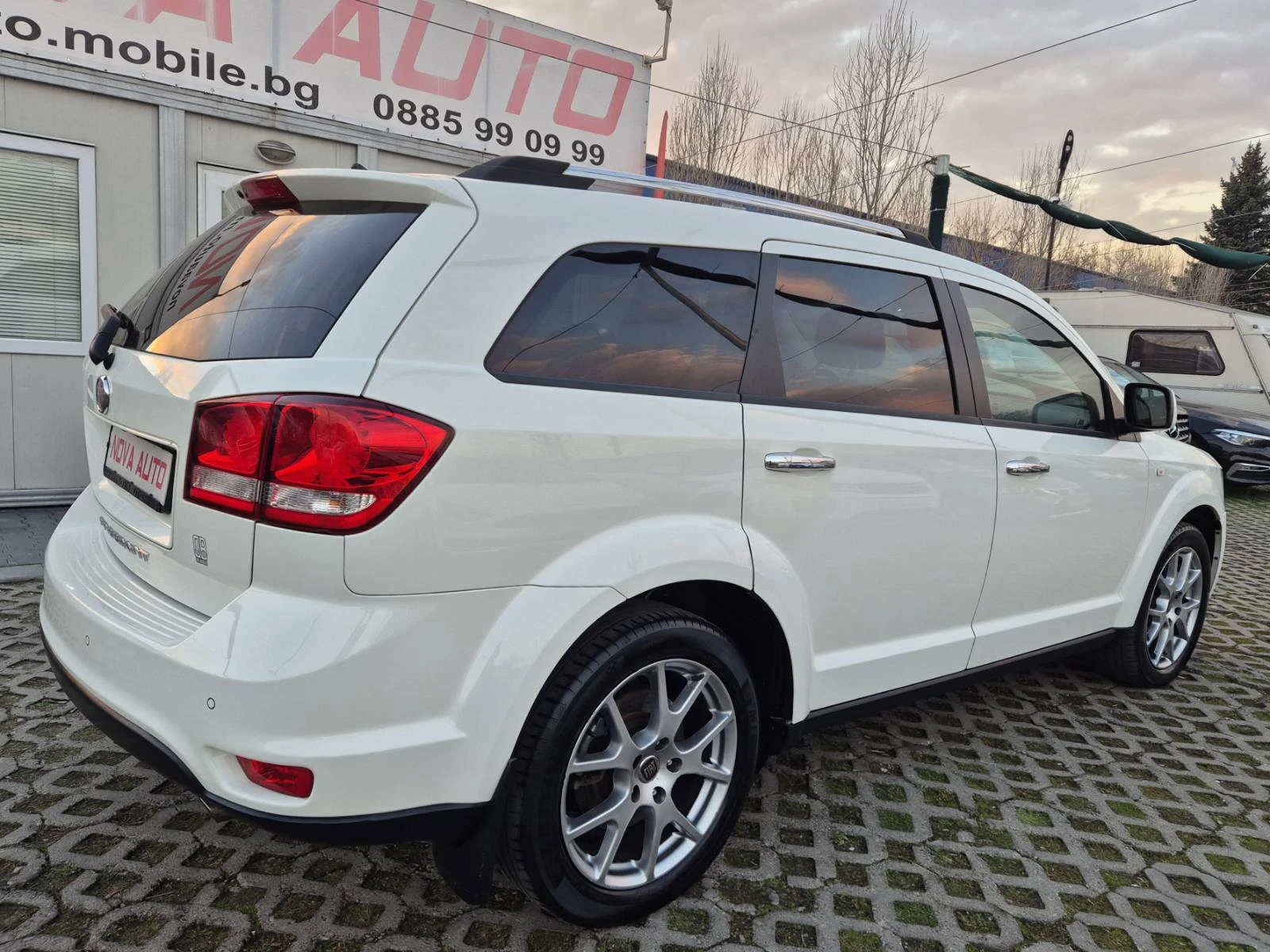 Fiat Freemont 2.0D-4X4-AUTOMATIC-7 МЕСТА - изображение 4