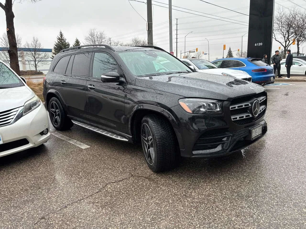 Mercedes-Benz GLS 450 CARFAX/HUD/360/DIS/BURMESTER/ОБДУХВАНЕ/ОТ MERCEDES, снимка 4 - Автомобили и джипове - 53933733