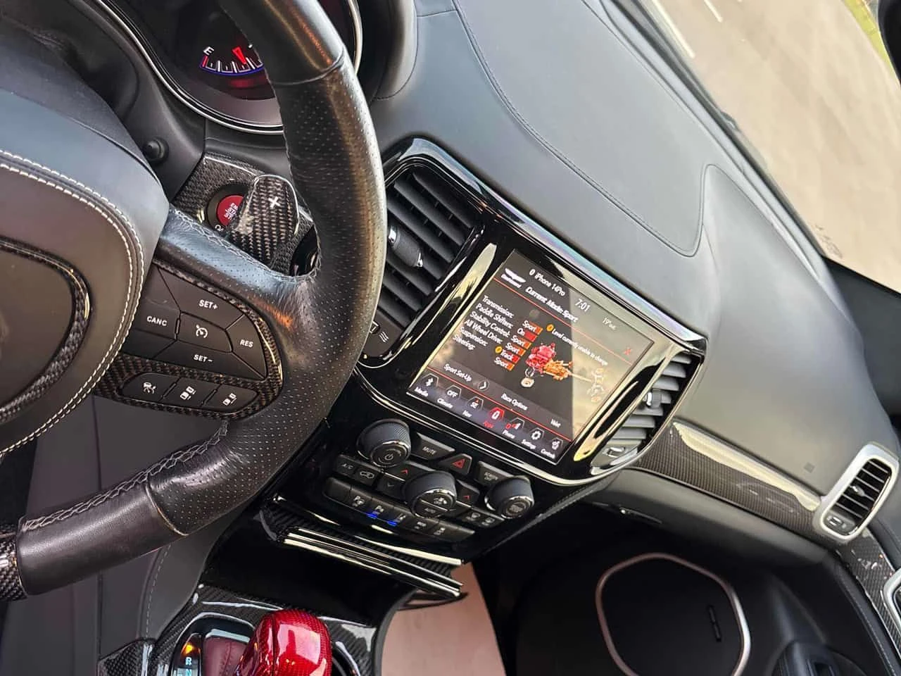 Jeep Grand cherokee TRACKHAWK BODY KIT  CARFAX, снимка 5 - Автомобили и джипове - 54572693