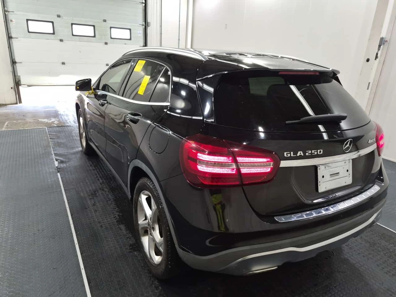 Mercedes-Benz GLA 250 CARFAX/2 Ключа/ПАНОРАМА/ПОДГРЕВ/ПАМЕТ, снимка 4 - Автомобили и джипове - 55409926