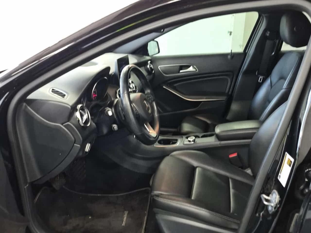 Mercedes-Benz GLA 250 CARFAX/2 Ключа/ПАНОРАМА/ПОДГРЕВ/ПАМЕТ, снимка 5 - Автомобили и джипове - 55409926