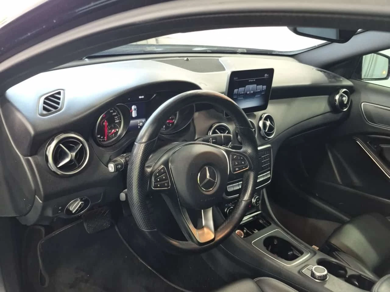 Mercedes-Benz GLA 250 CARFAX/2 Ключа/ПАНОРАМА/ПОДГРЕВ/ПАМЕТ, снимка 10 - Автомобили и джипове - 55409926