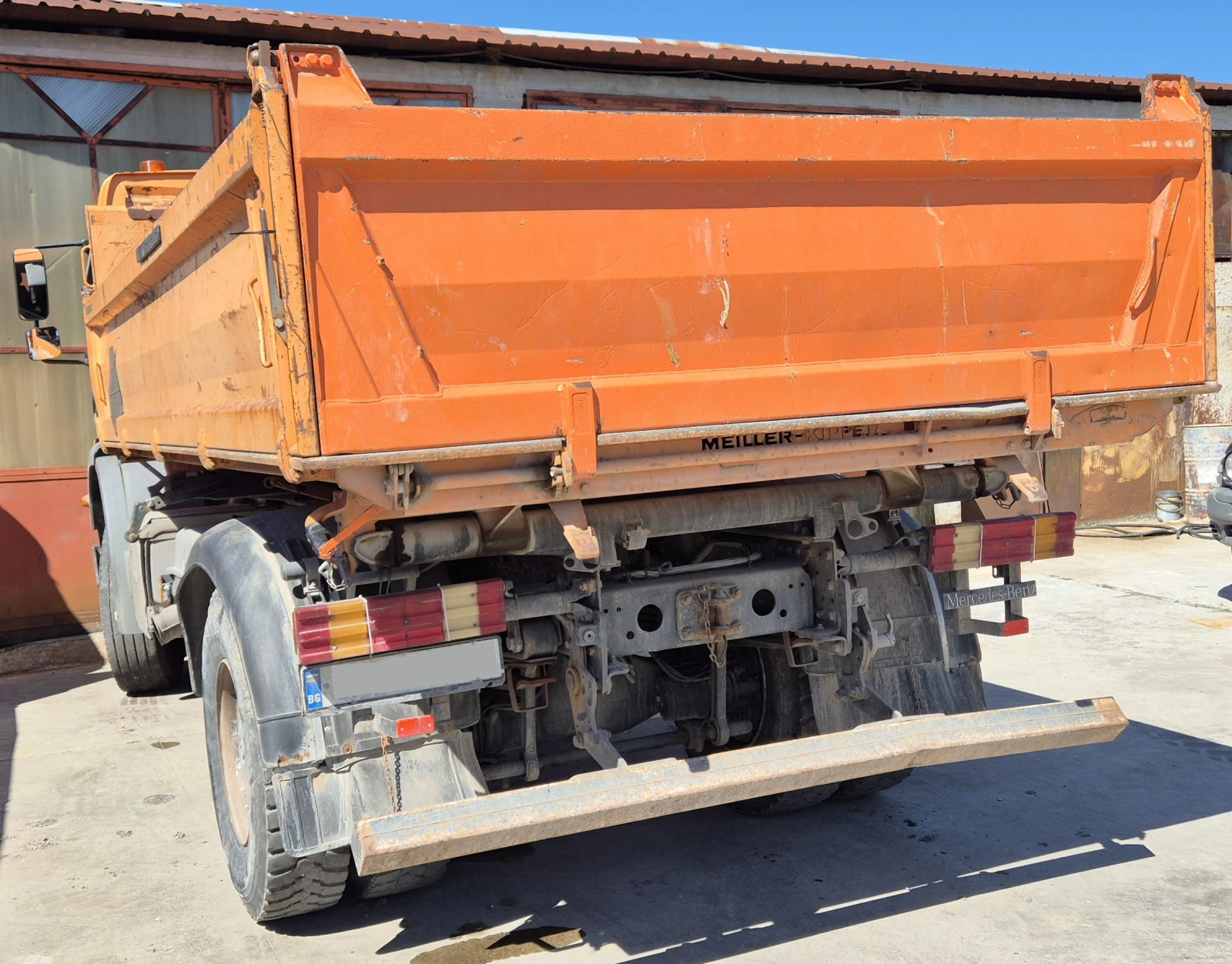 Mercedes-Benz 1824 Самосвал, снимка 4 - Камиони - 55232242
