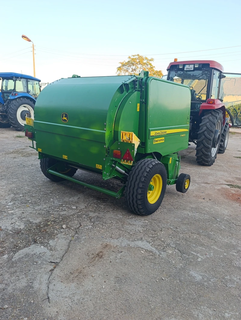 Балировачка John Deere F440E