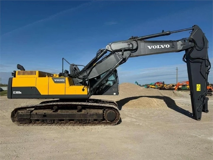 Багер Volvo EC 300 DNL Cabin Lift, снимка 3 - Индустриална техника - 53097452