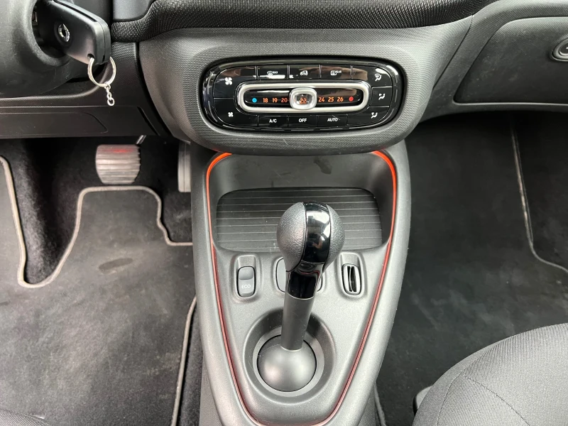 Smart Forfour EQ Led Facelift CarPlay Панорама , снимка 13 - Автомобили и джипове - 50626858