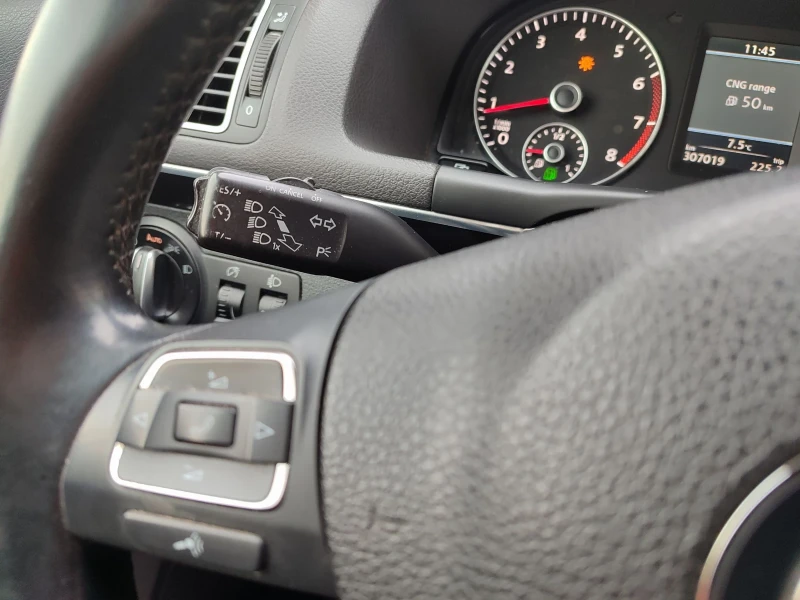 VW Touran 1.4TSI 150hp, снимка 16 - Автомобили и джипове - 52643181