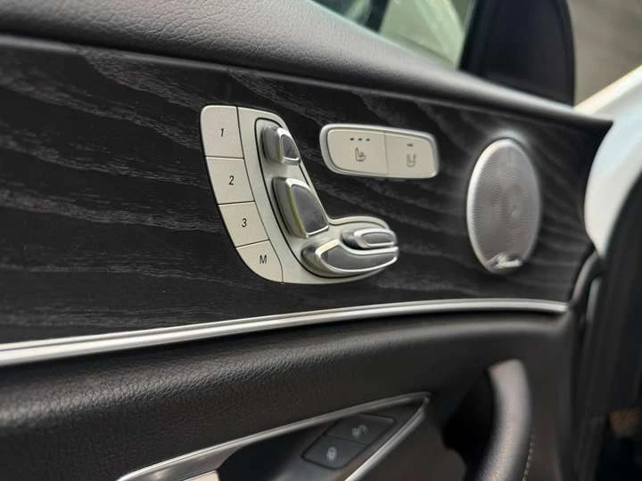 Mercedes-Benz E 300 E300 4MATIC AMG PCKG| CLEAN CARFAX| CARPLAY| BURME, снимка 11 - Автомобили и джипове - 53998283