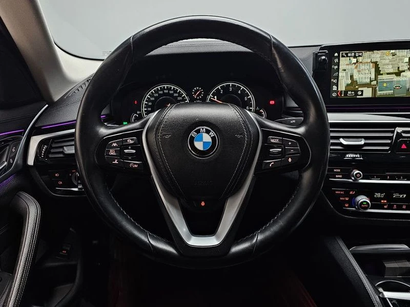 BMW 520 2.0 Automatic, снимка 9 - Автомобили и джипове - 55475654