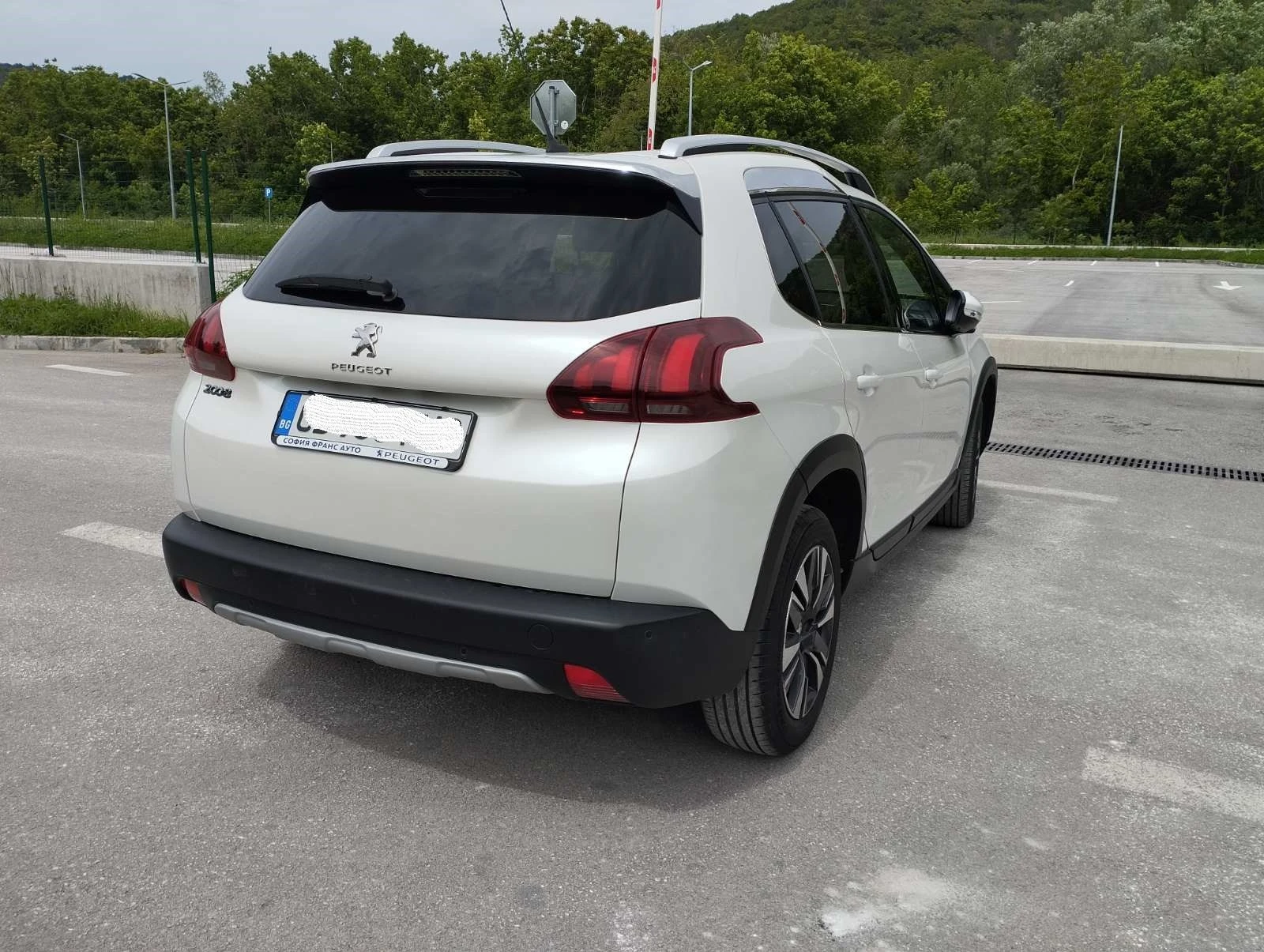 Peugeot 2008 ALLURE 1.2 THP - изображение 5