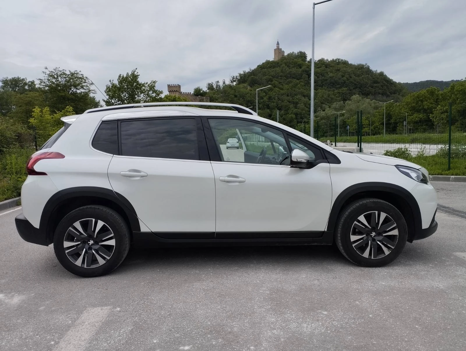 Peugeot 2008 ALLURE 1.2 THP - изображение 4